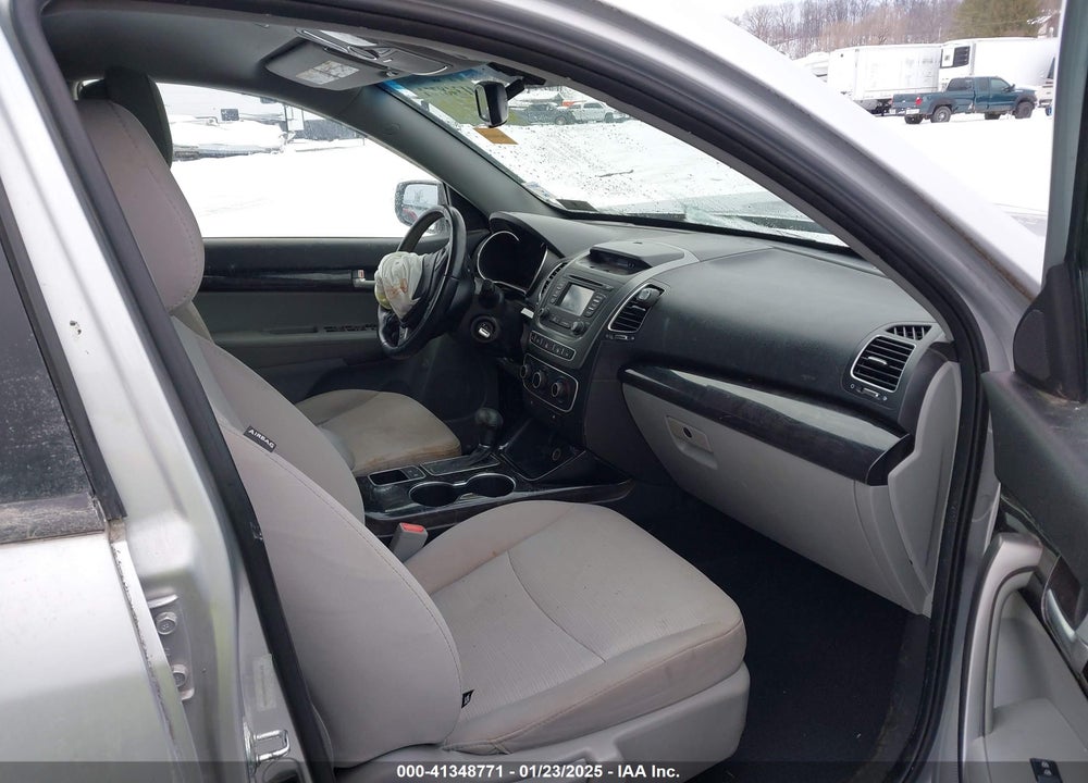 2014 KIA SORENTO LX VIN: 5XYKTCA65EG451446