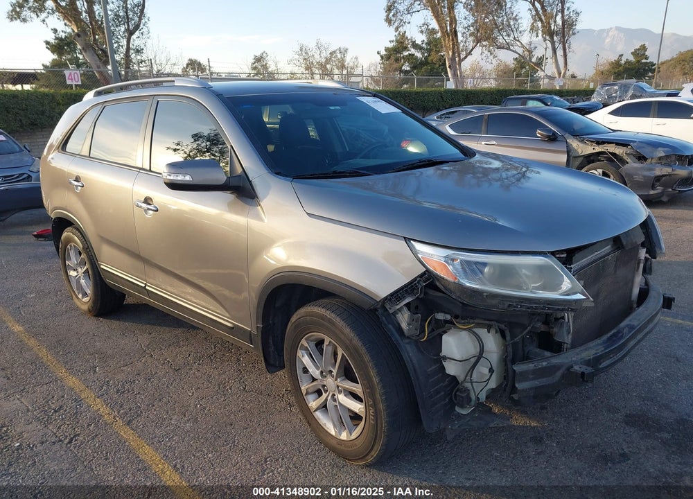2014 KIA SORENTO LX V6 VIN: 5XYKT4A70EG535558