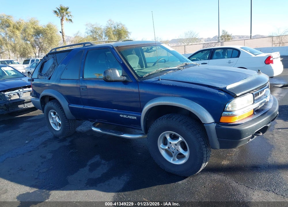 1998 CHEVROLET BLAZER LS VIN: 1GNCT18W8WK239805