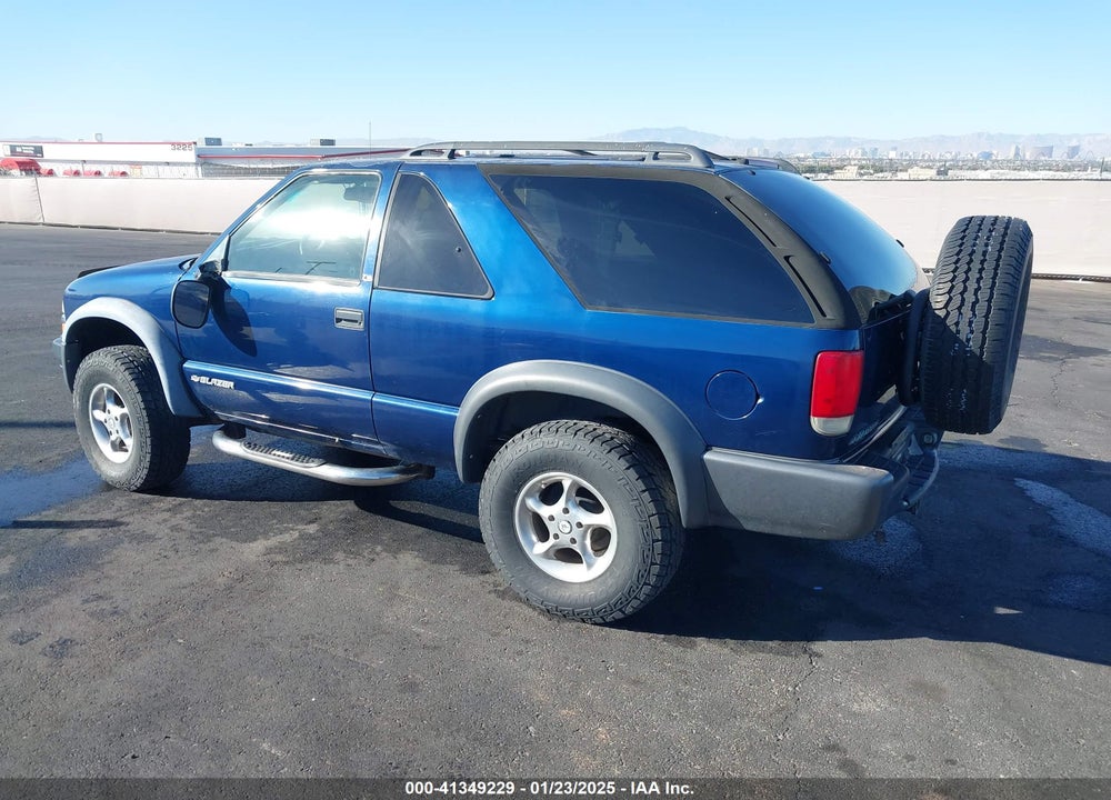 1998 CHEVROLET BLAZER LS VIN: 1GNCT18W8WK239805