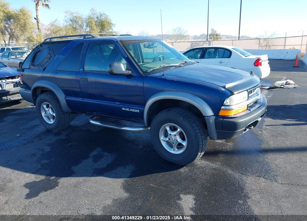 1998 CHEVROLET BLAZER LS VIN: 1GNCT18W8WK239805