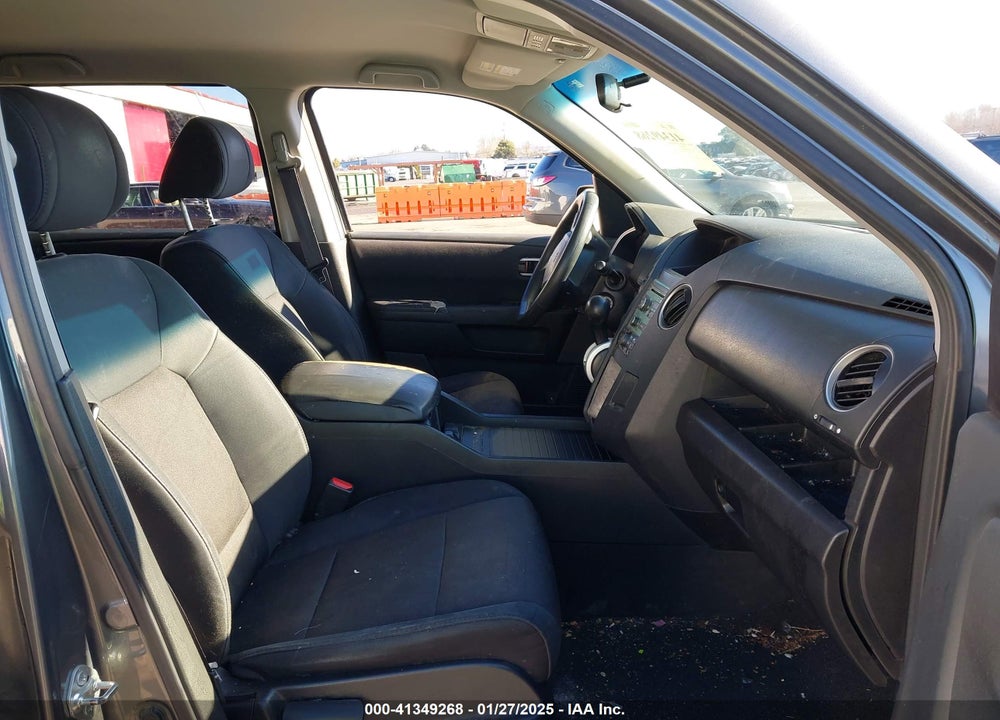 2010 HONDA PILOT LX VIN: 5FNYF4H26AB019573