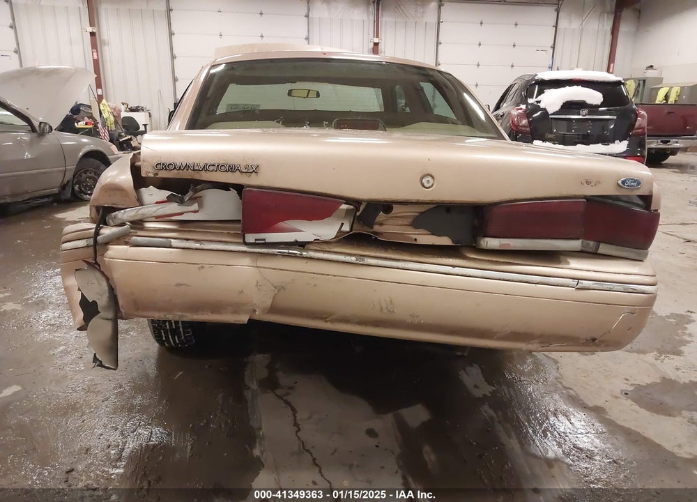 1996 FORD CROWN VICTORIA LX VIN: 2FALP74W2TX215990