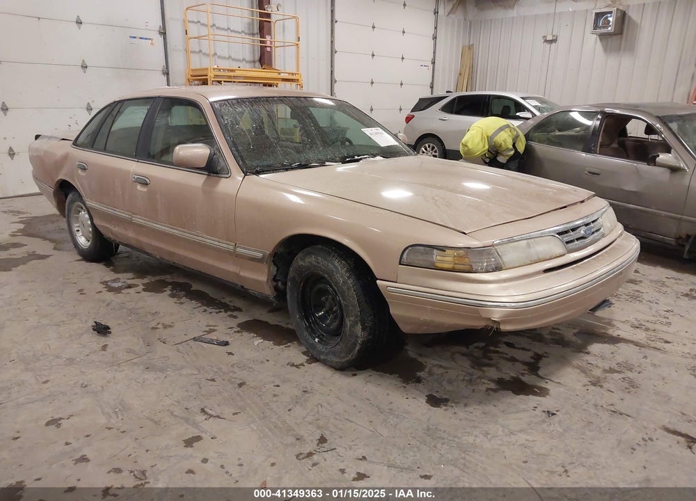 1996 FORD CROWN VICTORIA LX VIN: 2FALP74W2TX215990