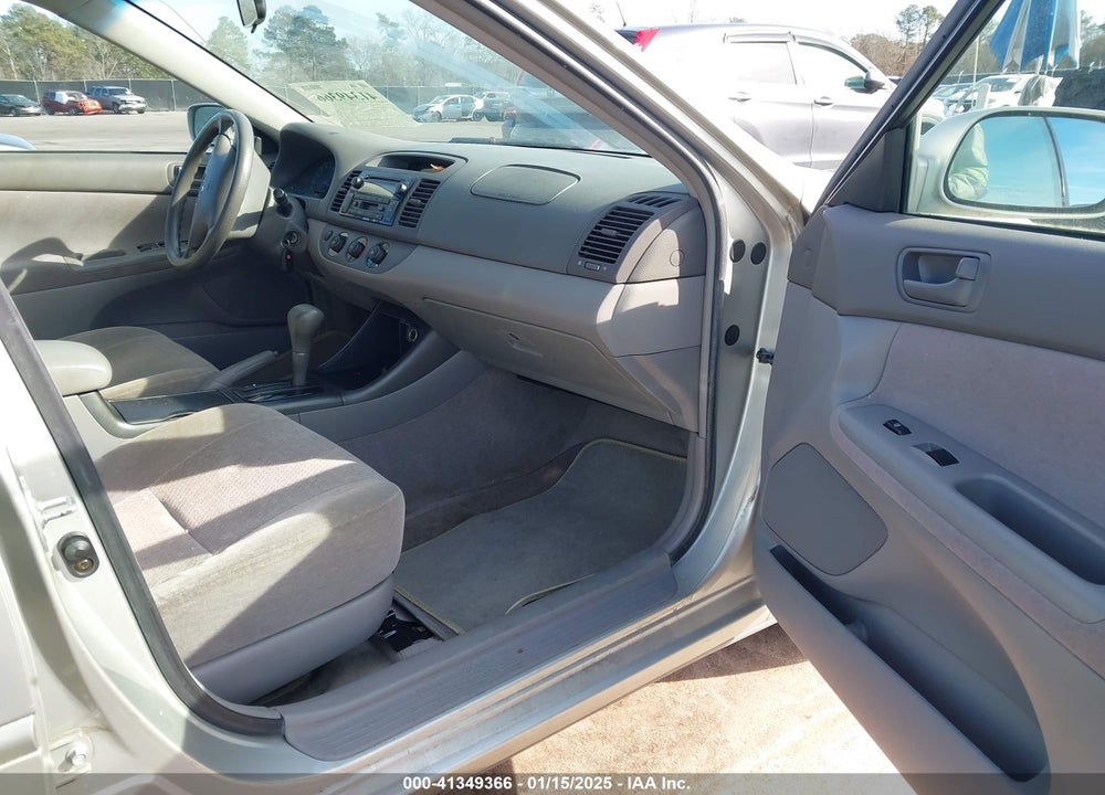 2004 TOYOTA CAMRY LE VIN: JTDBE32K240282318