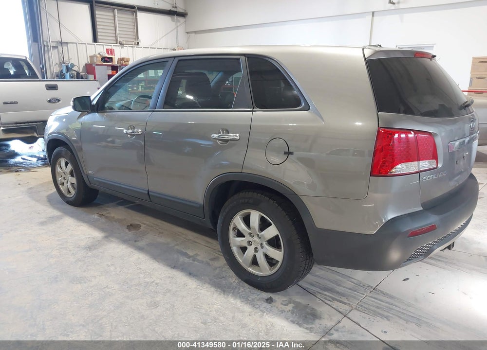 2011 KIA SORENTO LX VIN: 5XYKTCA13BG001634