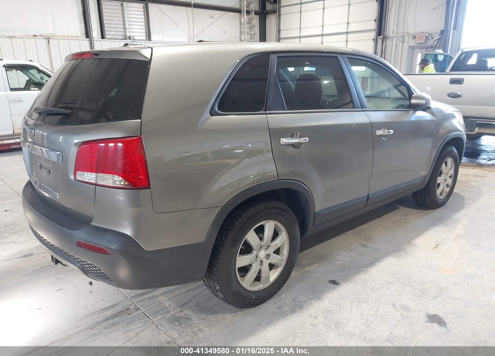 2011 KIA SORENTO LX VIN: 5XYKTCA13BG001634