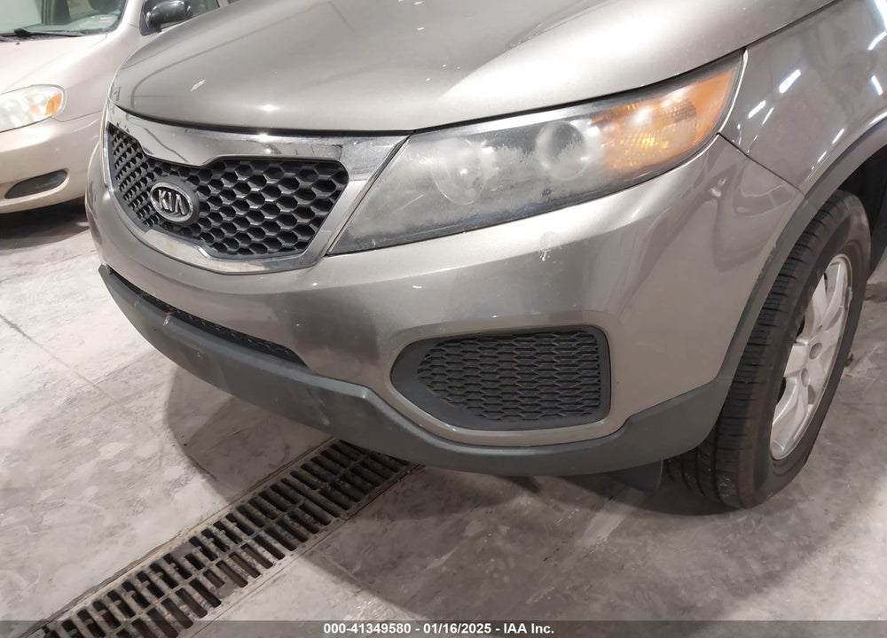 2011 KIA SORENTO LX VIN: 5XYKTCA13BG001634