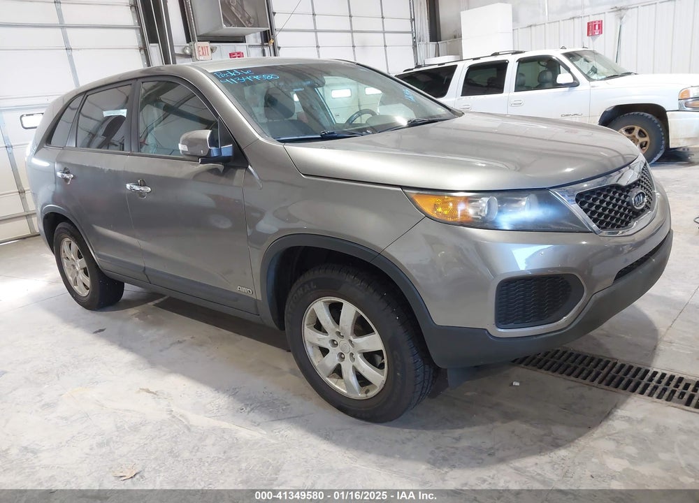 2011 KIA SORENTO LX VIN: 5XYKTCA13BG001634