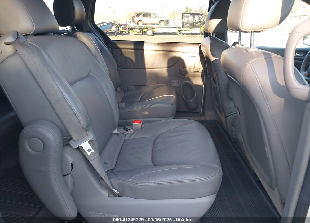 2010 TOYOTA SIENNA XLE/XLE LIMITED VIN: 5TDDK4CC3AS032755