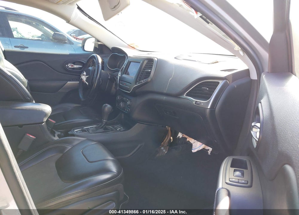 2019 JEEP CHEROKEE LATITUDE PLUS FWD VIN: 1C4PJLLB1KD226232