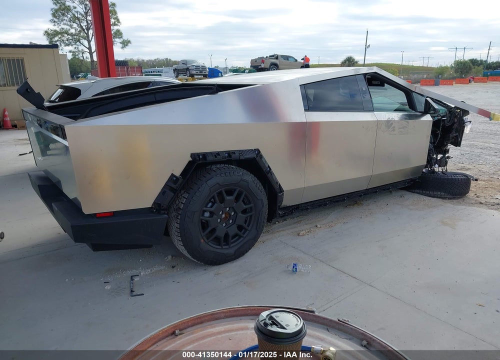 2024 TESLA CYBERTRUCK VIN: 7G2CEHEE7RA029182