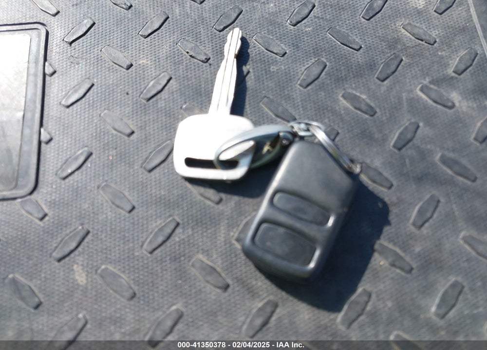 2002 TOYOTA CAMRY LE VIN: 4T1BE32K32U103107