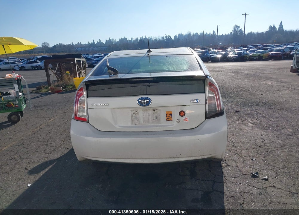 2011 TOYOTA PRIUS TWO VIN: JTDKN3DU4B0327738