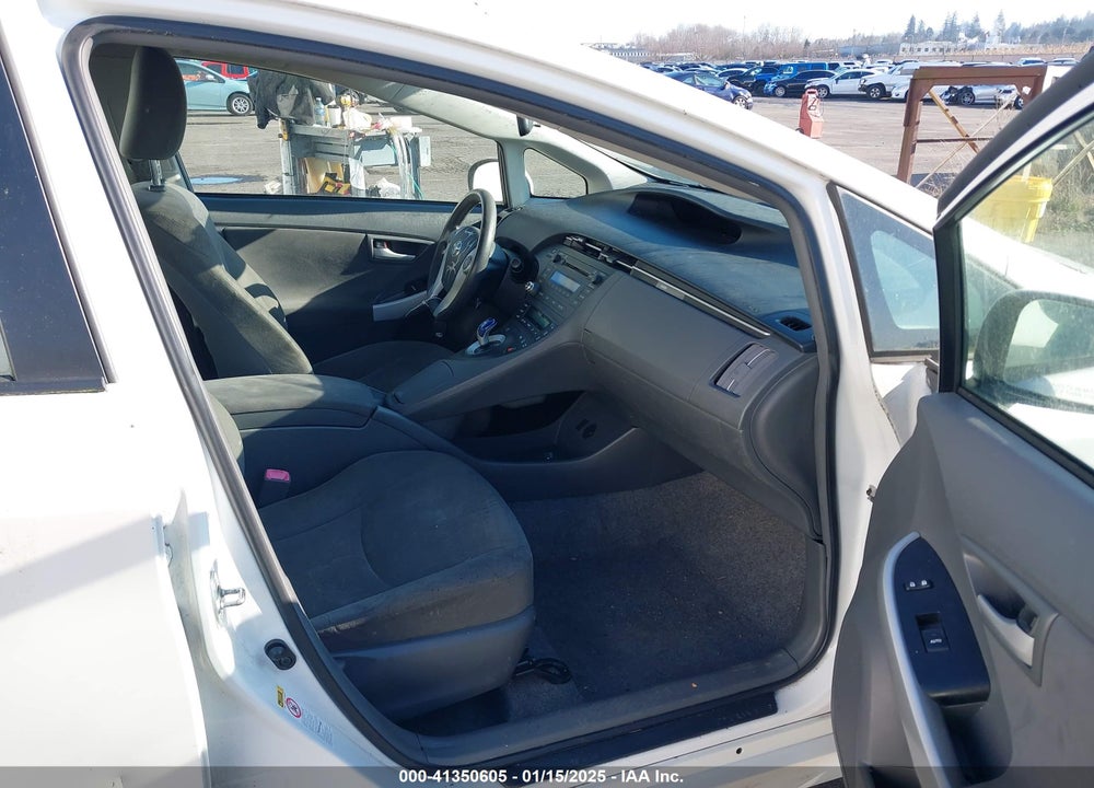 2011 TOYOTA PRIUS TWO VIN: JTDKN3DU4B0327738