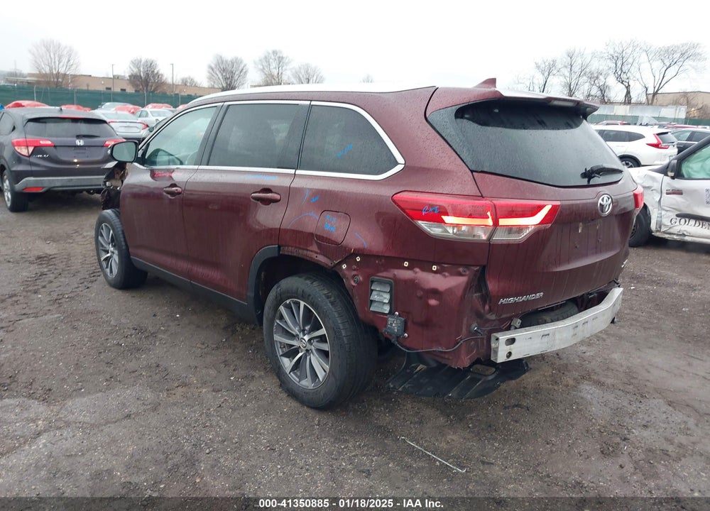 2019 TOYOTA HIGHLANDER XLE VIN: 5TDKZRFH5KS291644