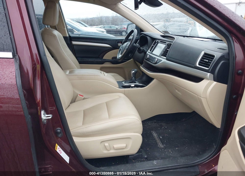 2019 TOYOTA HIGHLANDER XLE VIN: 5TDKZRFH5KS291644