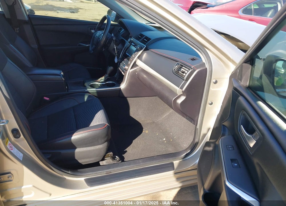 2015 TOYOTA CAMRY SE VIN: 4T1BF1FK4FU968301
