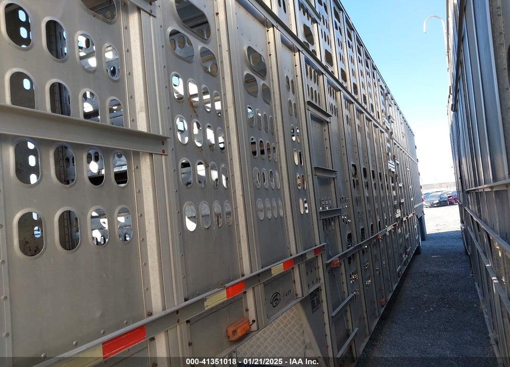 2010 BARRETT TRAILERS INC LIVESTOCK TRAILER VIN: 1B9L5320XA1014018