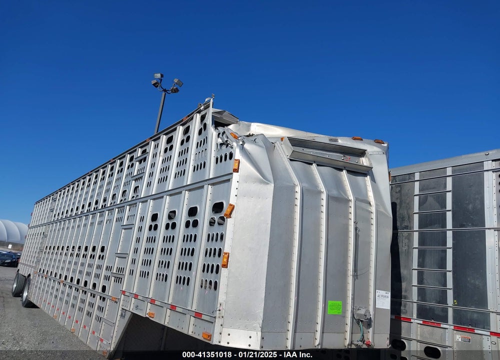 2010 BARRETT TRAILERS INC LIVESTOCK TRAILER VIN: 1B9L5320XA1014018