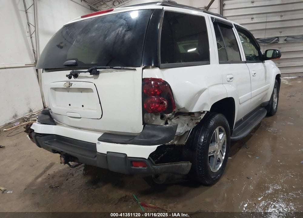 2005 CHEVROLET TRAILBLAZER LT VIN: 1GNDT13S852227810