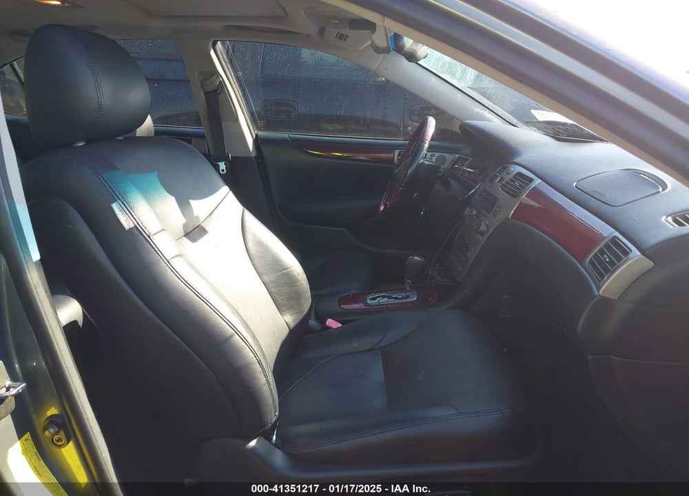 2005 LEXUS ES 330 VIN: JTHBA30G355130500