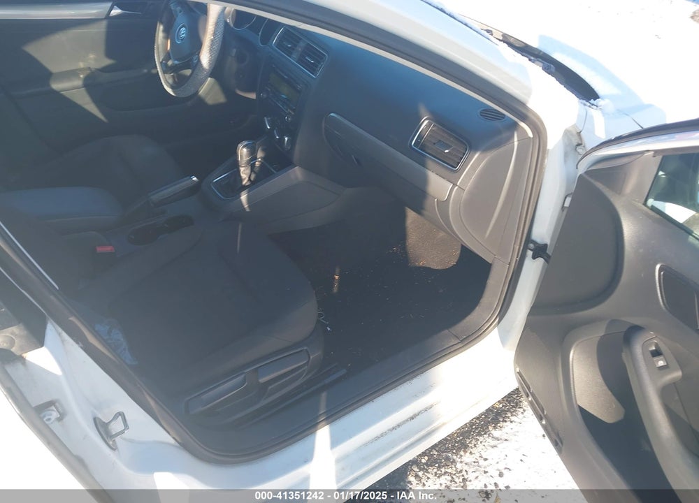 2015 VOLKSWAGEN JETTA VIN: 3VWD17AJ9FM327255