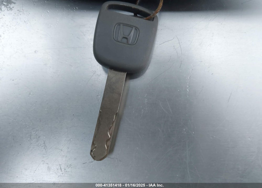 2011 HONDA CIVIC LX VIN: 19XFA1F50BE033915