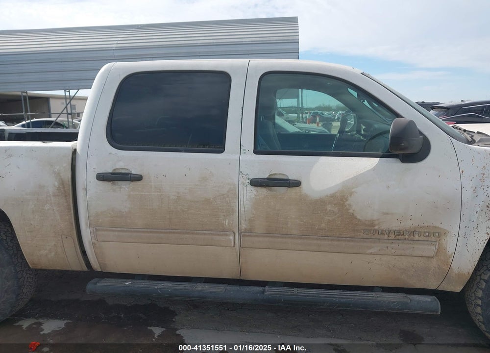 2011 CHEVROLET SILVERADO 1500 LT VIN: 3GCPKSE32BG393845