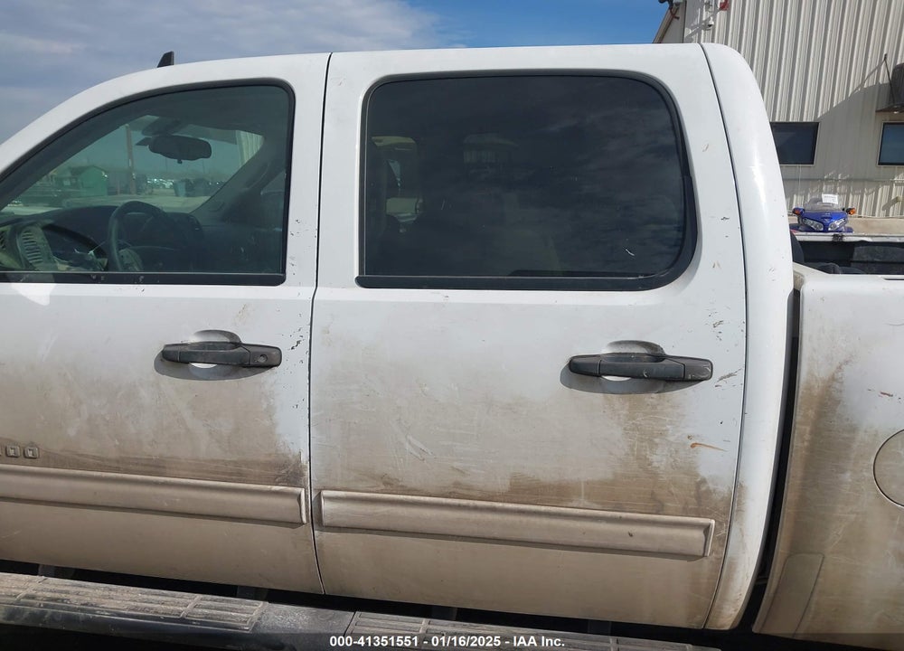 2011 CHEVROLET SILVERADO 1500 LT VIN: 3GCPKSE32BG393845