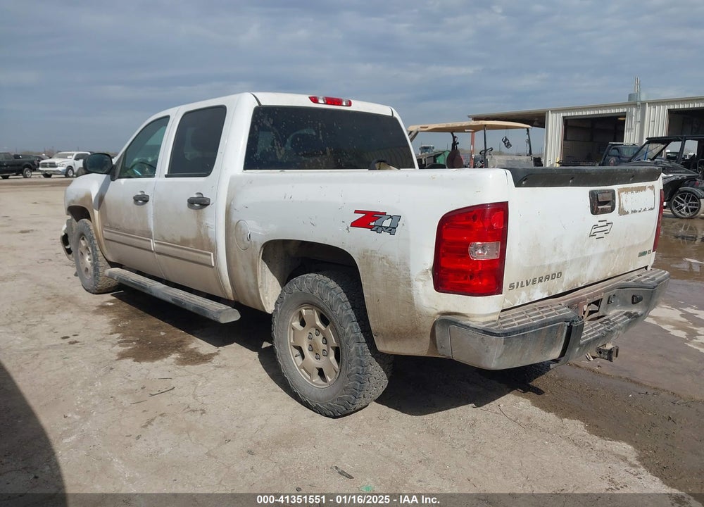 2011 CHEVROLET SILVERADO 1500 LT VIN: 3GCPKSE32BG393845