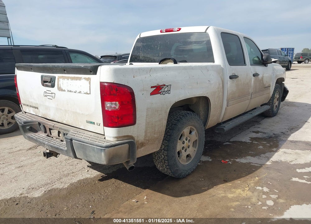 2011 CHEVROLET SILVERADO 1500 LT VIN: 3GCPKSE32BG393845