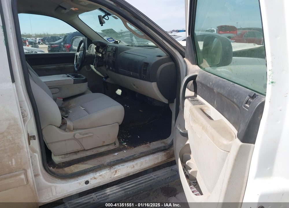 2011 CHEVROLET SILVERADO 1500 LT VIN: 3GCPKSE32BG393845