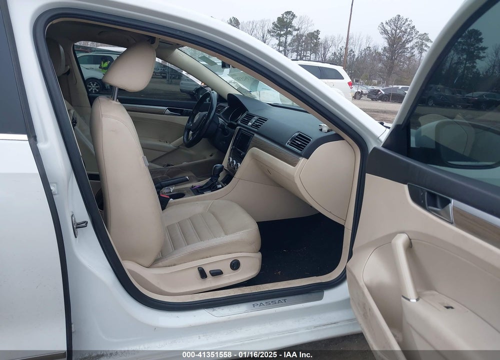 2017 VOLKSWAGEN PASSAT 1.8T SEL PREMIUM VIN: 1VWCT7A37HC062167