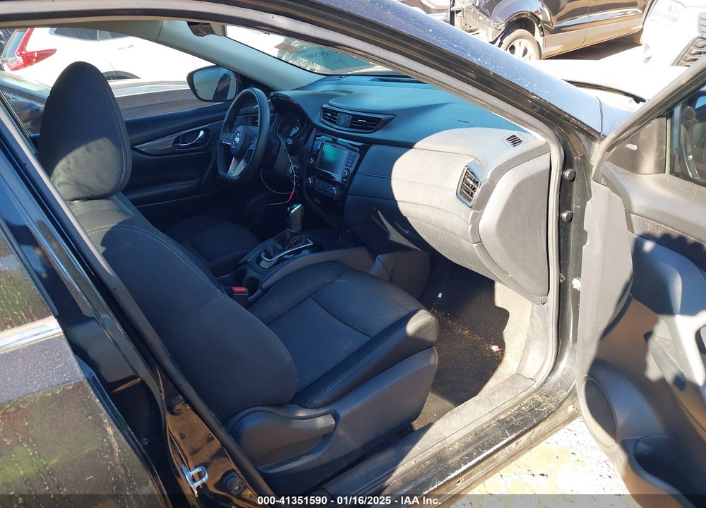 2018 NISSAN ROGUE VIN: KNMAT2MTXJP581950