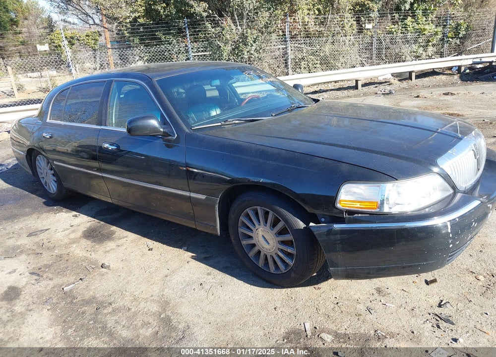 2005 LINCOLN TOWN CAR SIGNATURE L VIN: 1LNHM85W75Y657305