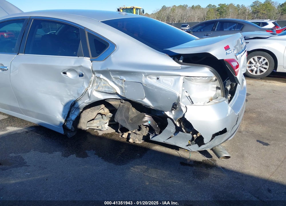 2017 NISSAN ALTIMA VIN: 1N4AL3AP1HC202936