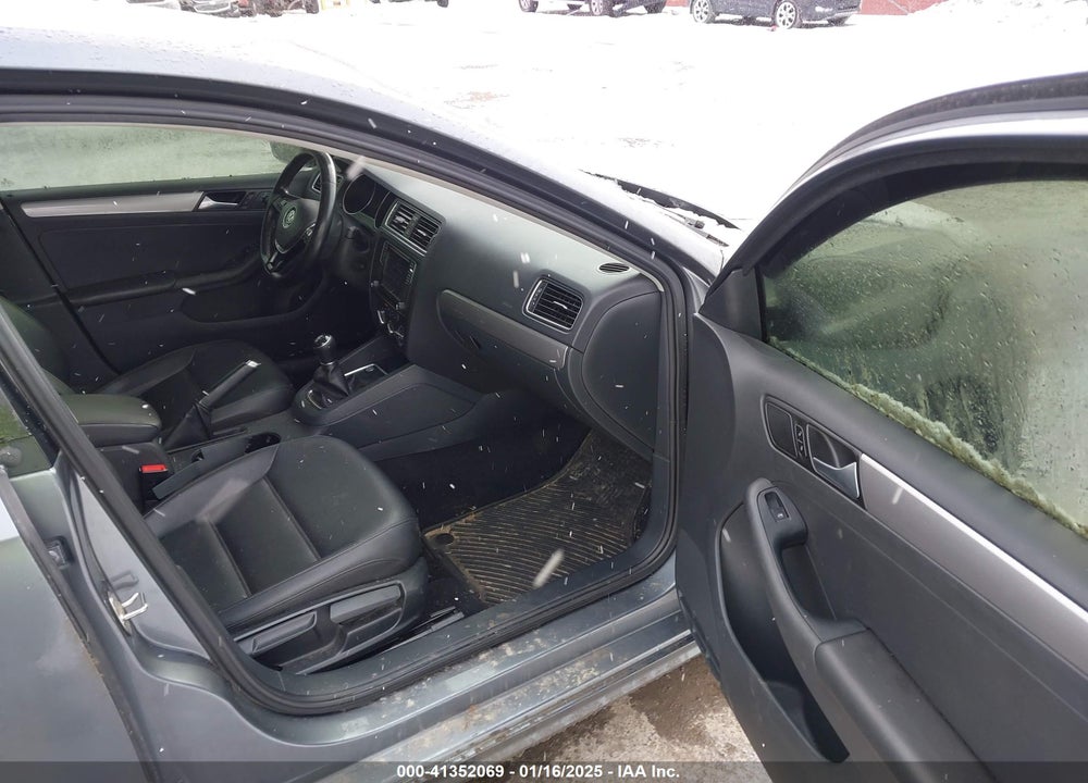 2017 VOLKSWAGEN JETTA VIN: 3VWB67AJ3HM317042