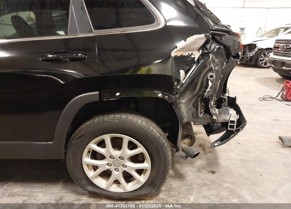 2017 JEEP CHEROKEE LATITUDE 4X4 VIN: 1C4PJMCB1HW607937