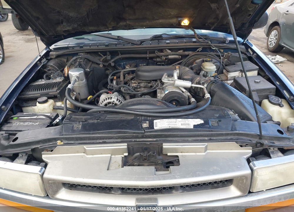 1999 CHEVROLET BLAZER LS VIN: 1GNDT13W0X2223207