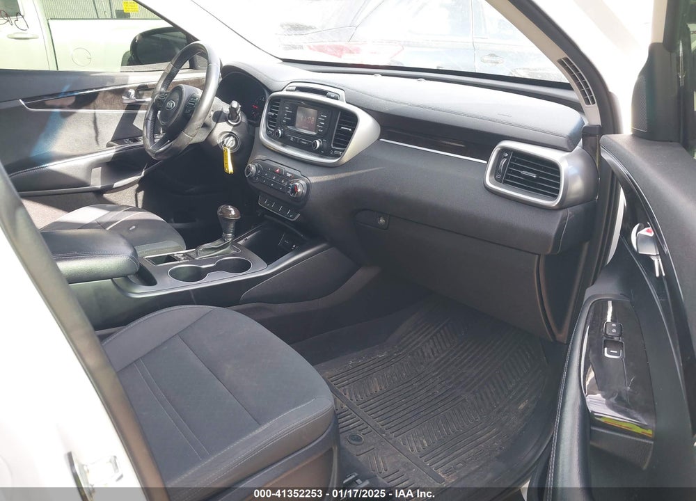 2016 KIA SORENTO 2.4L LX VIN: 5XYPGDA37GG109439