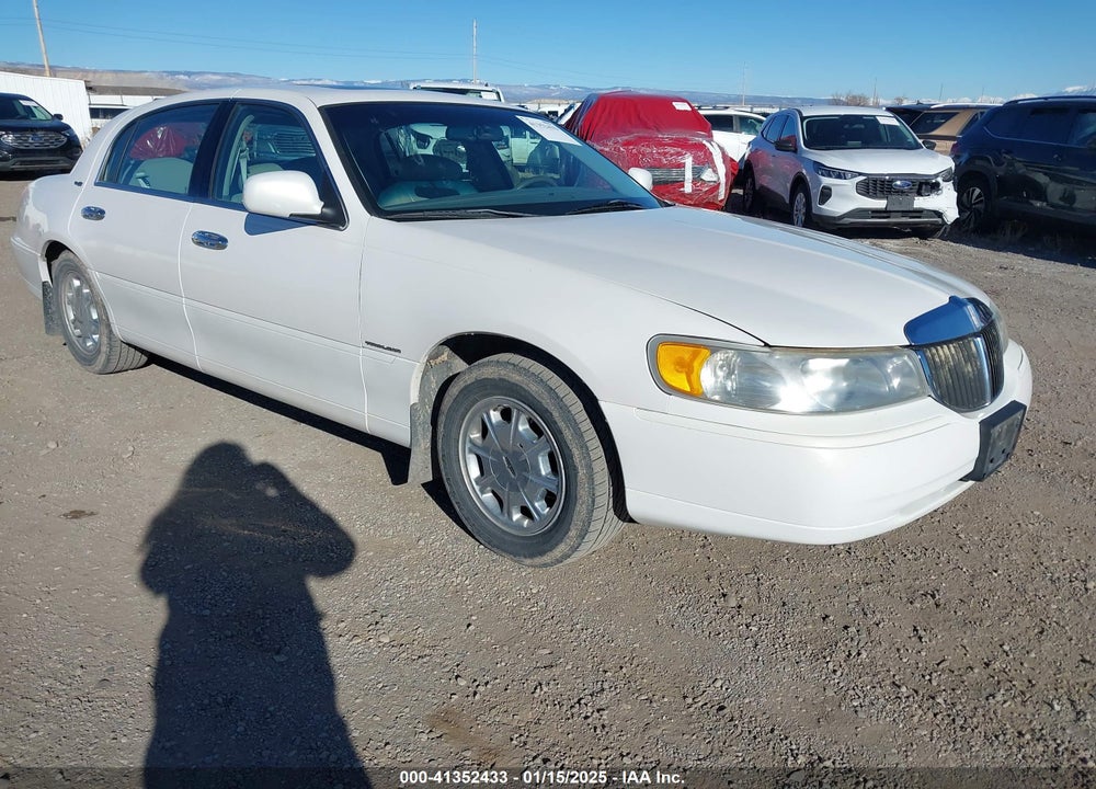 1999 LINCOLN TOWN CAR SIGNATURE VIN: 1LNHM82W0XY615243