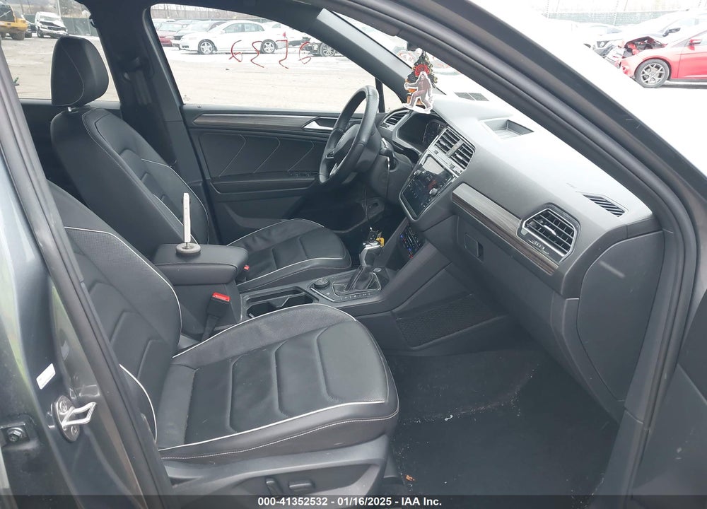 2022 VOLKSWAGEN TIGUAN 2.0T SEL R-LINE VIN: 3VV4B7AX1NM159048