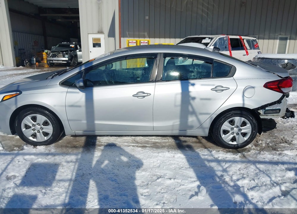 2017 KIA FORTE VIN: 3KPFL4A72HE084748