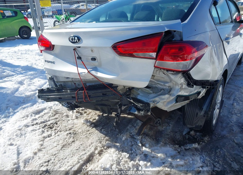 2017 KIA FORTE VIN: 3KPFL4A72HE084748