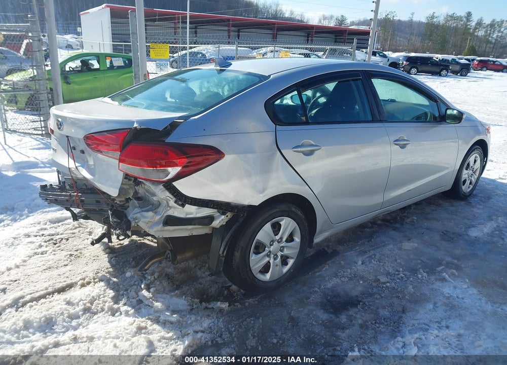 2017 KIA FORTE VIN: 3KPFL4A72HE084748