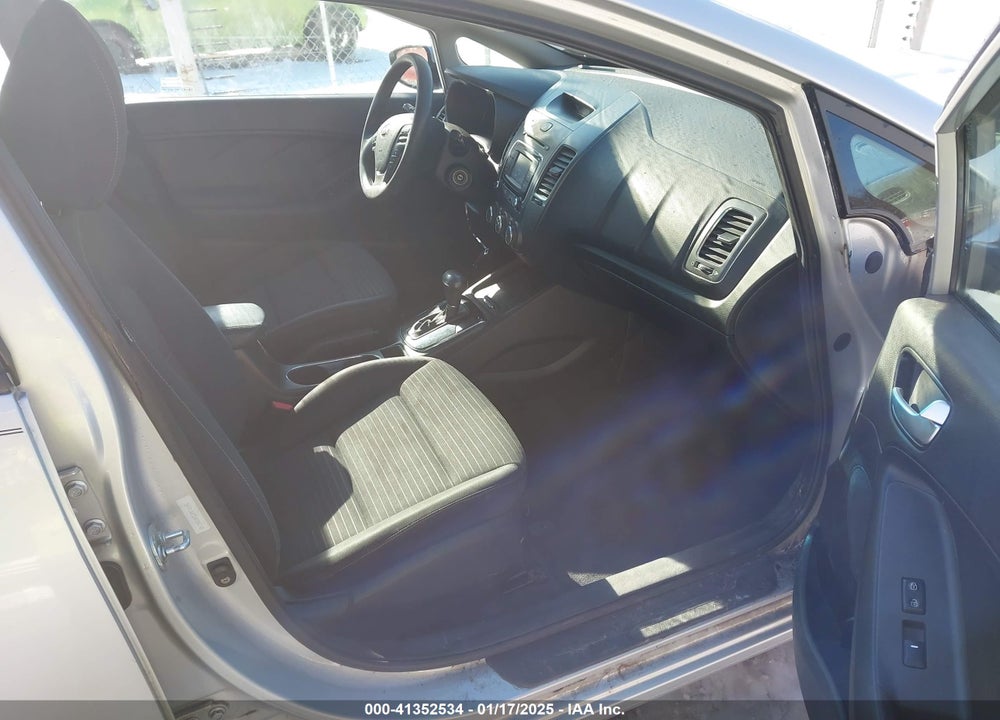 2017 KIA FORTE VIN: 3KPFL4A72HE084748