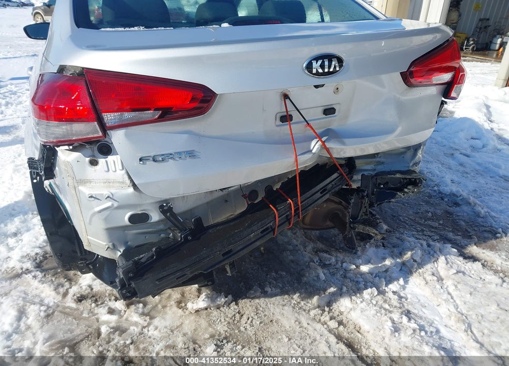 2017 KIA FORTE VIN: 3KPFL4A72HE084748