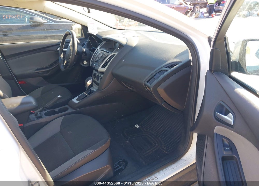 2014 FORD FOCUS VIN: 1FADP3K21EL414476