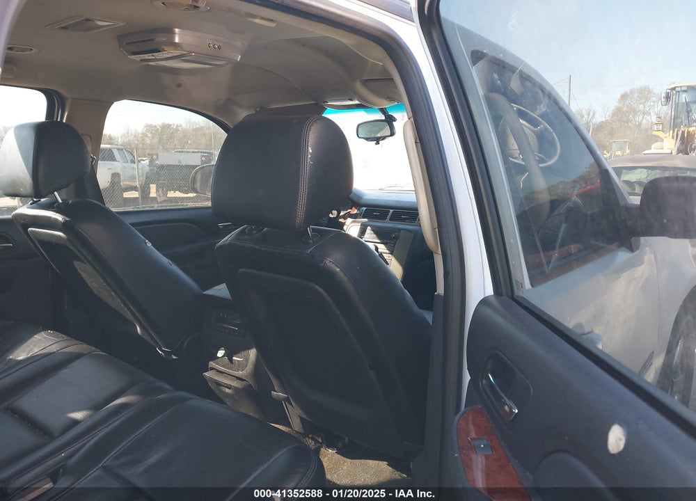 2011 GMC YUKON SLE VIN: 1GKS1AE01BR357646
